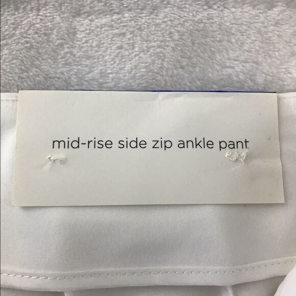 Ellen Tracy slim leg mid rise side zip clean lines white pants size 10 - Picture 7 of 10